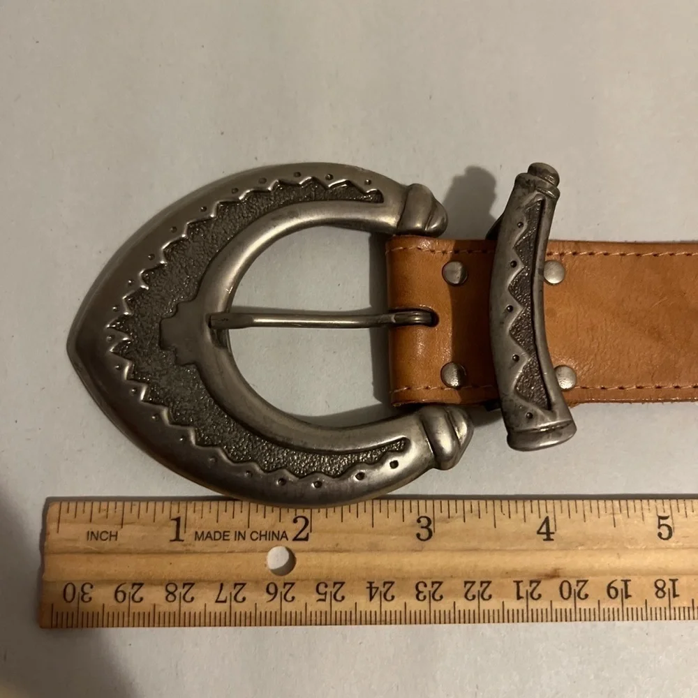 Vintage ACCESSORIES By PEARL Tan Leather Belt Metal Southwest Buckle Medium USA